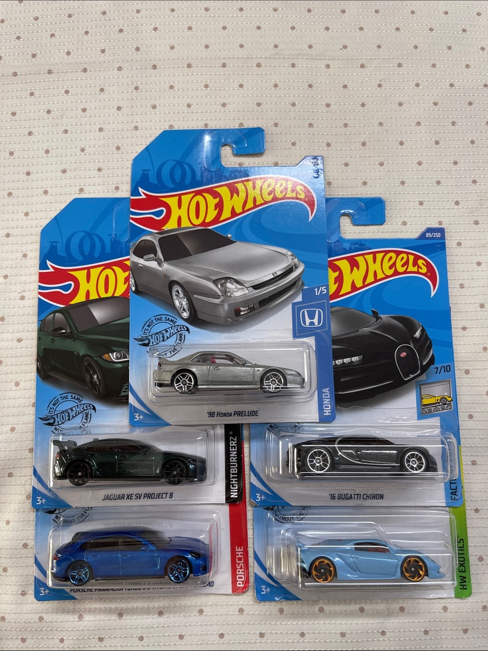 Hot Wheels Die-Cast Car Bundle Collectible jaguar Porsche Bugatti